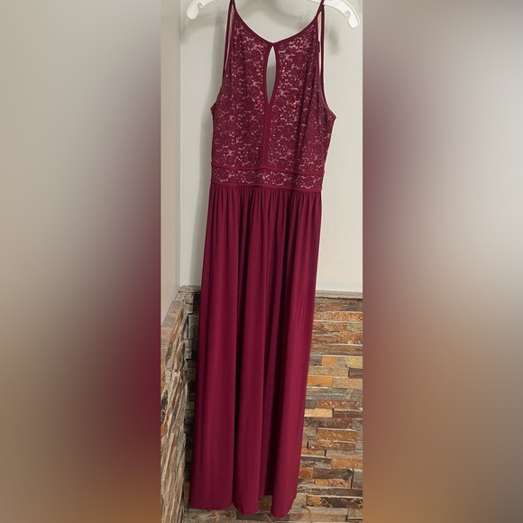 David’s Bridal Lace Keyhole Tie Back Halter Dress - Picture 2 of 8